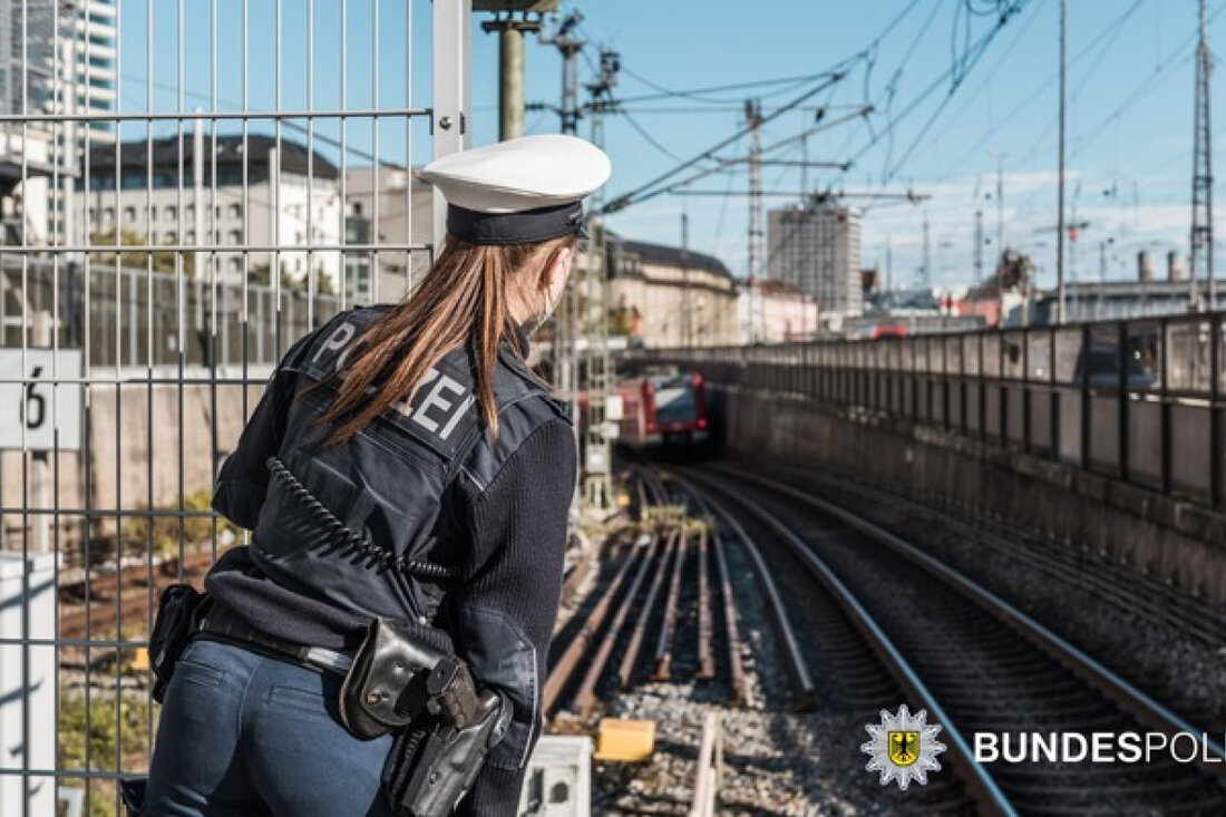 Ein 53-jähriger Mann läuft im S-Bahntunnel zwischen Hauptbahnhof und Stachus. Die Strecke war kurzzeitig gesperrt, 27 Züge verspäteten sich.