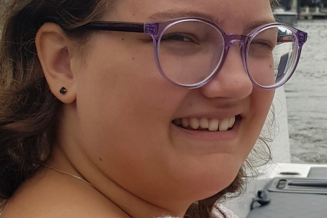 Die Polizei Lübeck sucht dringend nach der vermissten 22-jährigen Jana O. aus St. Gertrud. Sie ist auf Medikamente angewiesen. Hinweise bitte an 0451/1310.