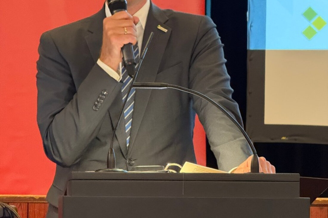 Am 20. Mai 2025 fand die Jahreshauptversammlung der Feuerwehr Erkrath in der Stadthalle statt, um Bilanz zu ziehen und Ehrungen vorzunehmen.