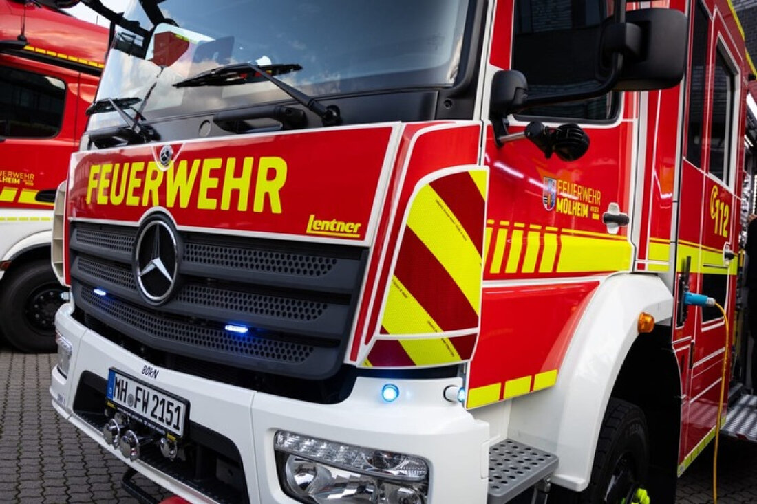 Ein Kradfahrer hatte heute Nachmittag einen Alleinunfall auf der A40. Die Feuerwehr sicherte die Unfallstelle, der Verletzte wurde ins Krankenhaus transportiert.