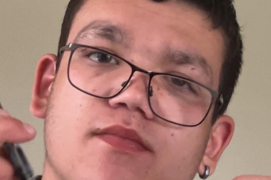 Cihan Lukas F. (18) aus Adelebsen wird seit Freitagnachmittag vermisst. Letzte Sichtung nach Streit an der UMG. Hinweise erwünscht.