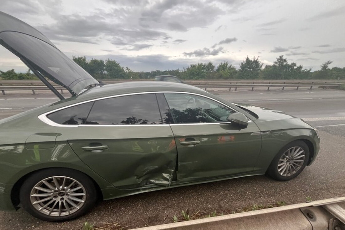 Ein 55-jähriger PKW-Fahrer verursachte auf der BAB 65 einen Unfall. Alkoholtest ergab 0,74 Promille. Führerschein sichergestellt.