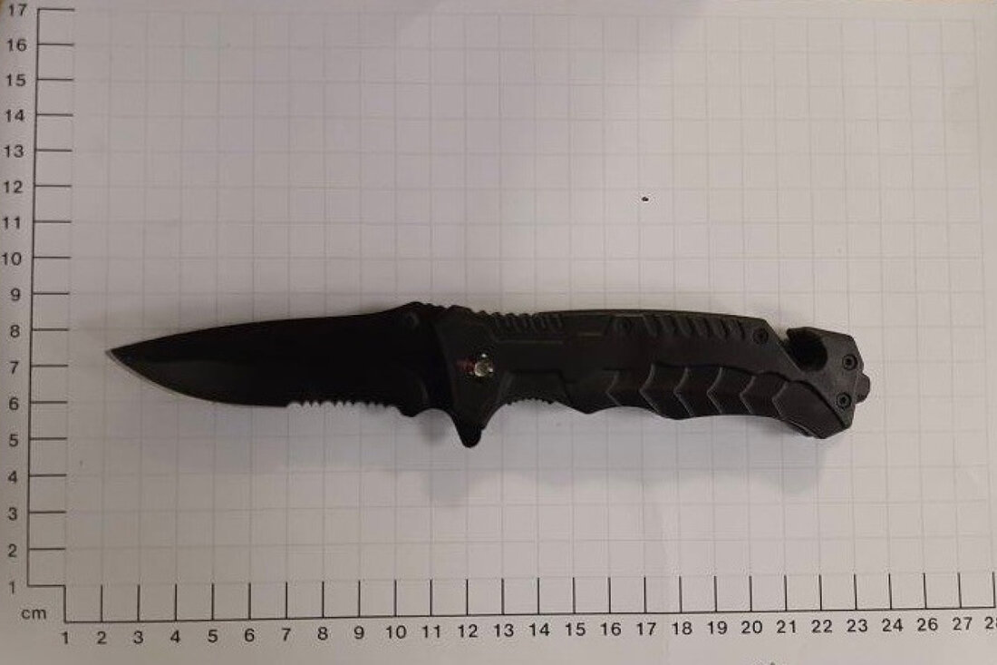 Bei einer Kontrolle am Dortmunder Hauptbahnhof fand die Bundespolizei ein einhändig zu öffnendes Messer bei einem 13-Jährigen.