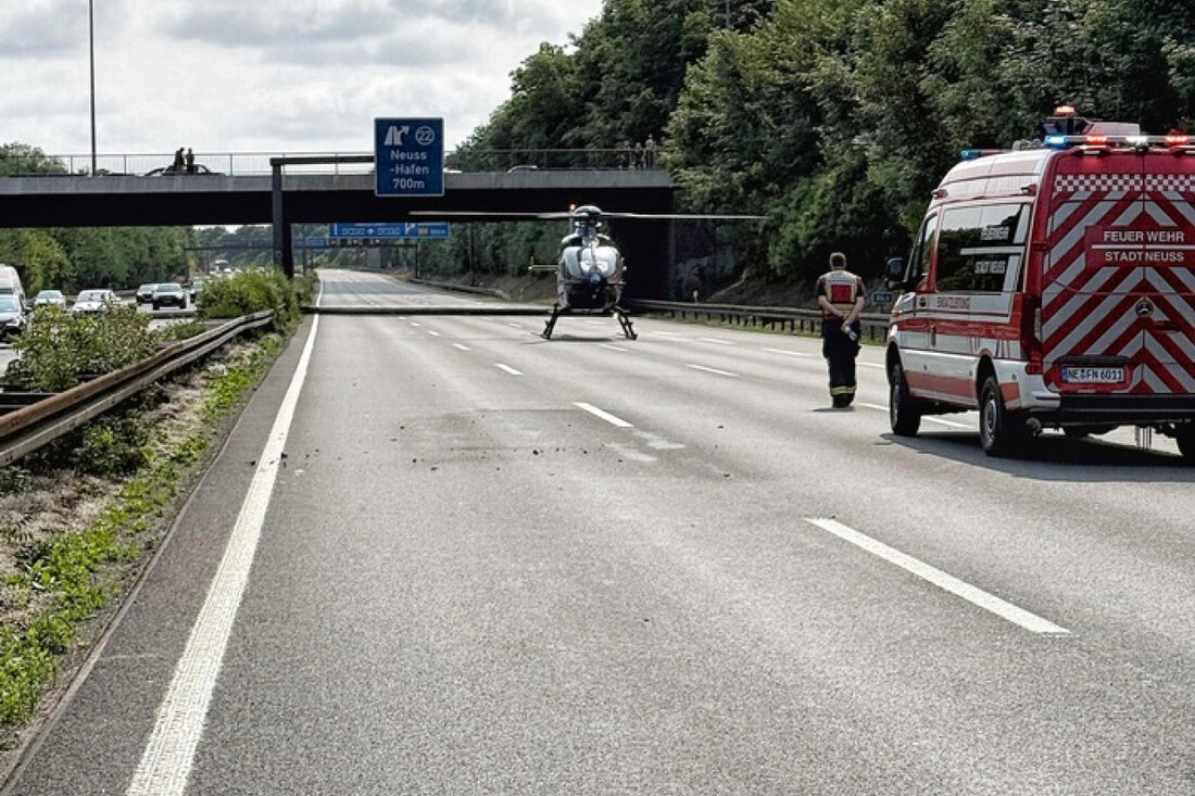 Am 09.06.2025 befreite die Feuerwehr Neuss eine Person nach einem PKW-Unfall auf der A57. Unfallaufnahme durch Polizei erfolgt.