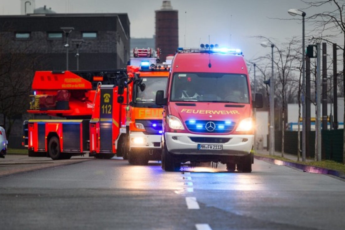 Am Pfingstmontag meldete die Feuerwehr Mülheim an der Ruhr zwei Brandereignisse: einen PKW-Brand in einer Tiefgarage und einen Kellerbrand.