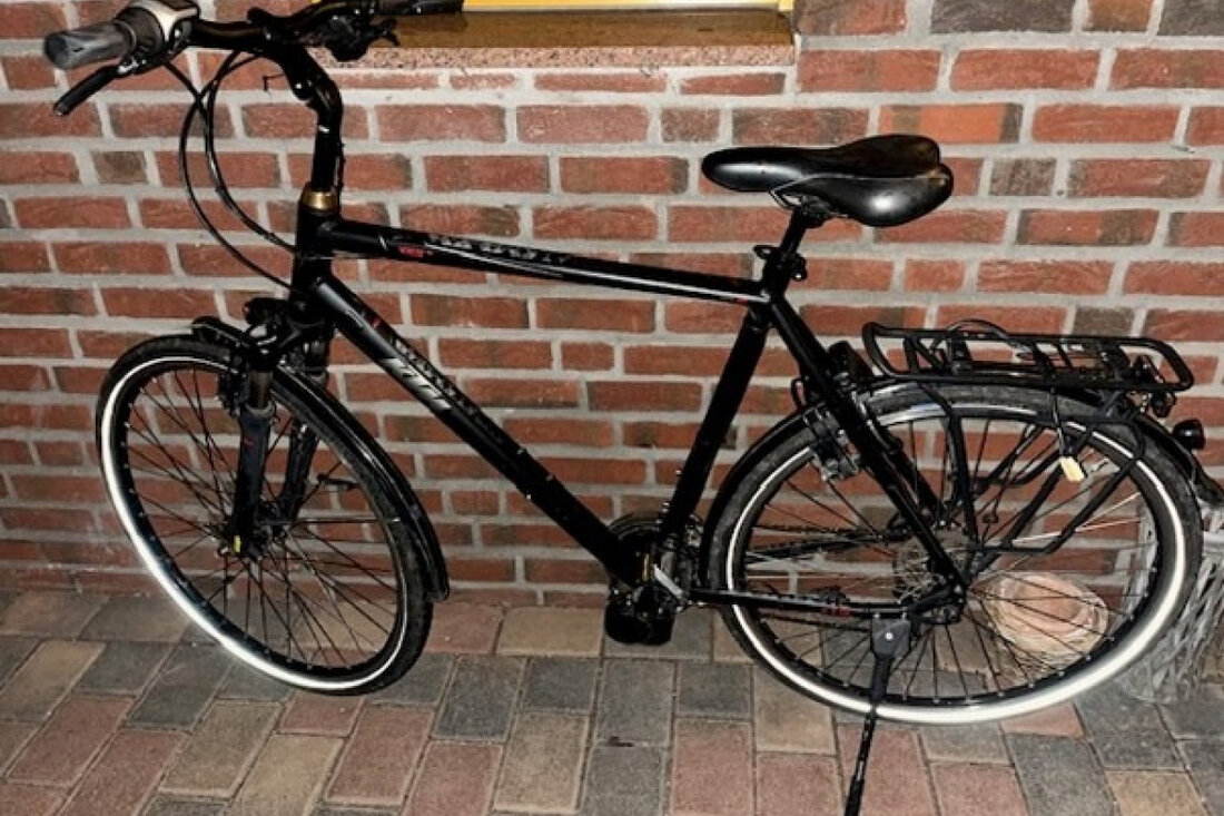 Ein herrenloses schwarzes KTM-Herrenrad wurde am 08.06.2025 bei Diedersen entdeckt. Polizei sucht den Eigentümer.