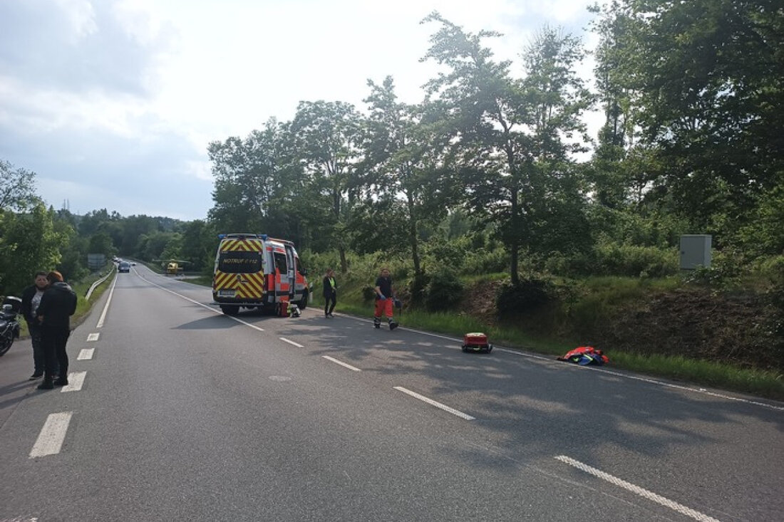 Am 9. Juni 2025 gegen 17:00 Uhr kam es auf der B27 bei Braunlage zu einem dramatischen Motorradunfall, der zwei Fahrer in die Klinik brachte. Während beide Fahrer, ein 58-jähriger Mann auf einer Yamaha und eine 56-jährige Frau auf einer Honda, in Richtung Bad Lauterberg unterwegs waren, bog der Yamaha-Fahrer unvermittelt in Richtung des Campingplatzes …
