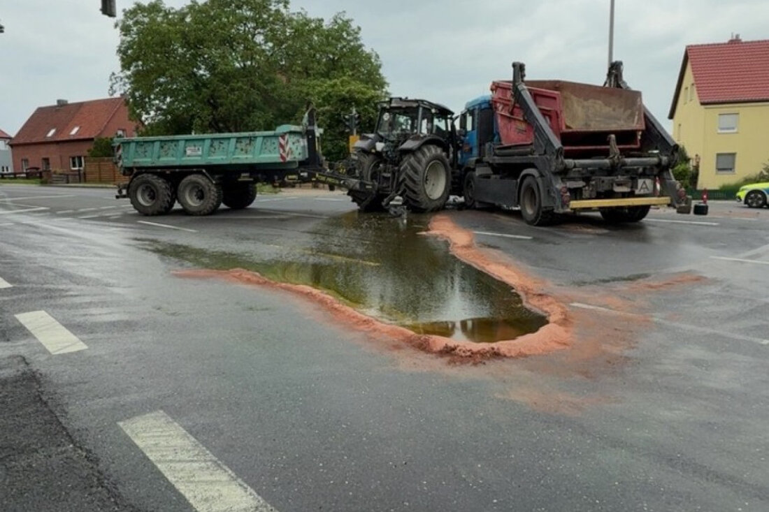 Am 10.06.2025 kam es in Hoheneggelsen zu einem Verkehrsunfall, bei dem zwei Fahrer leicht verletzt wurden. Hoher Sachschaden.