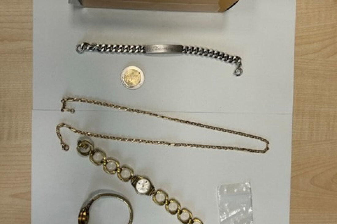 Die Polizei Landau sucht Zeugen nach Festnahme eines 42-jährigen Diebes in Vorderweidenthal. Hinweise zu verdächtigen Gegenständen erbeten.