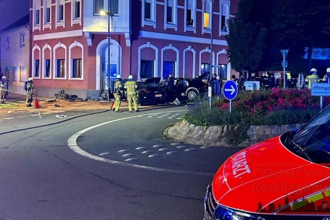 In Recklinghausen-Suderwich ereignete sich ein tragischer Verkehrsunfall mit einem Todesfall und sechs Schwerverletzten am 11. Juni 2025.