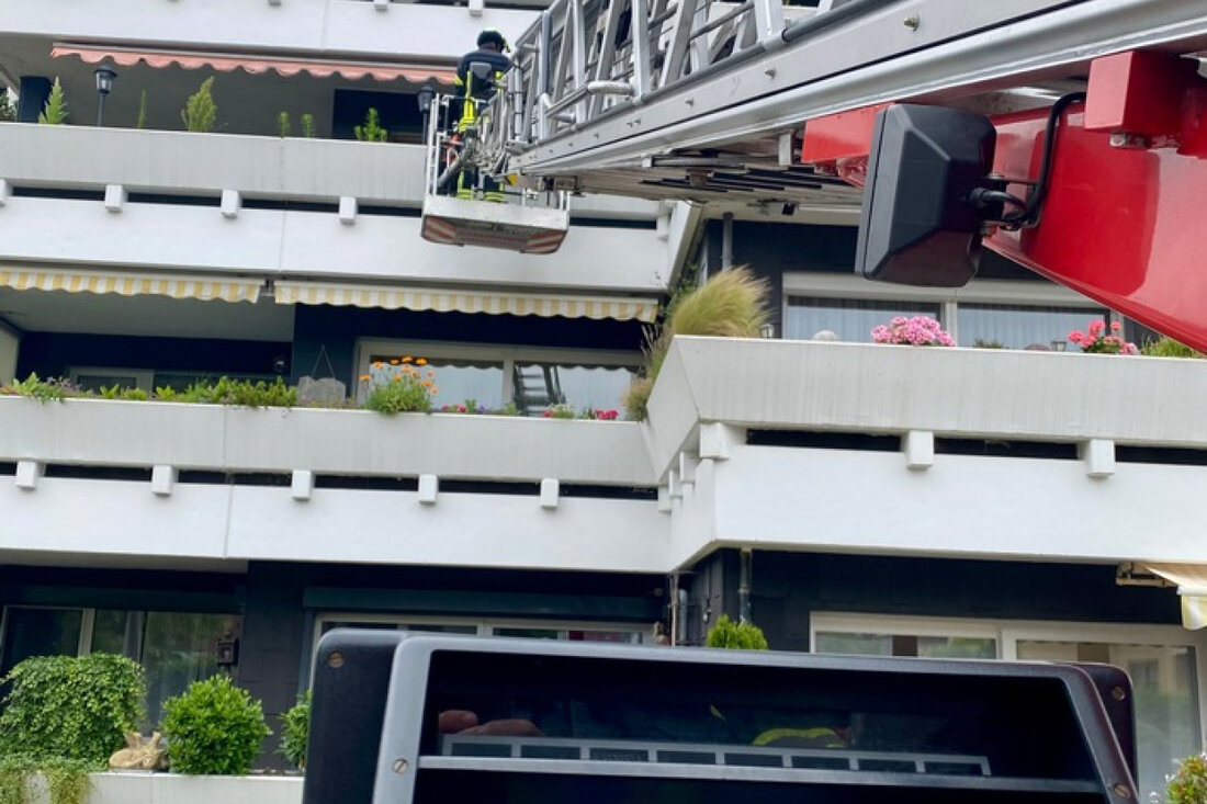 Die Feuerwehr Schermbeck wurde dreimal alarmiert, um in verschiedenen Notfällen Unterstützung zu leisten und Personen in Wohnungen zu helfen.