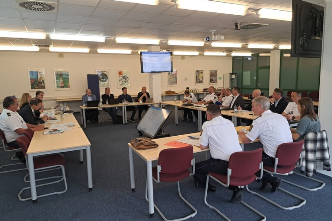 Am 12.06.2025 fand die dritte Sicherheitskonferenz von Landratsamt und Polizeipräsidium Ravensburg statt, um Sicherheitsstrategien zu besprechen.