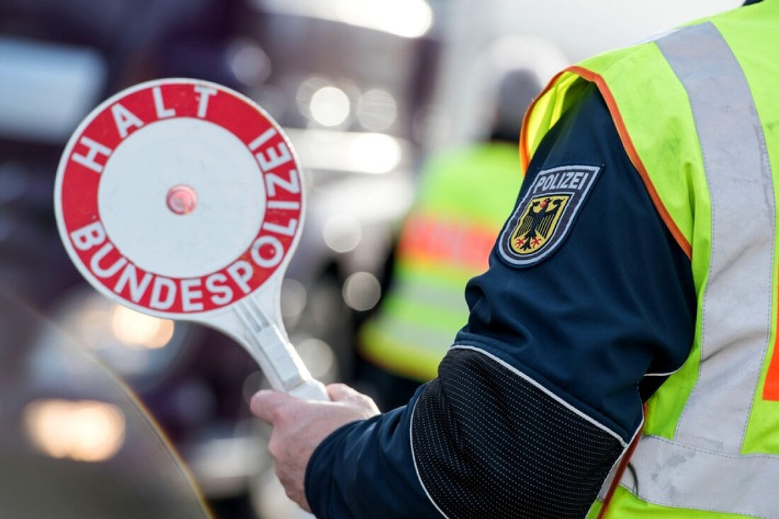 Die Bundespolizeidirektion München berichtet über unerlaubte Einreisen in Bayern und stellt aktuelle Statistiken und Maßnahmen vor.